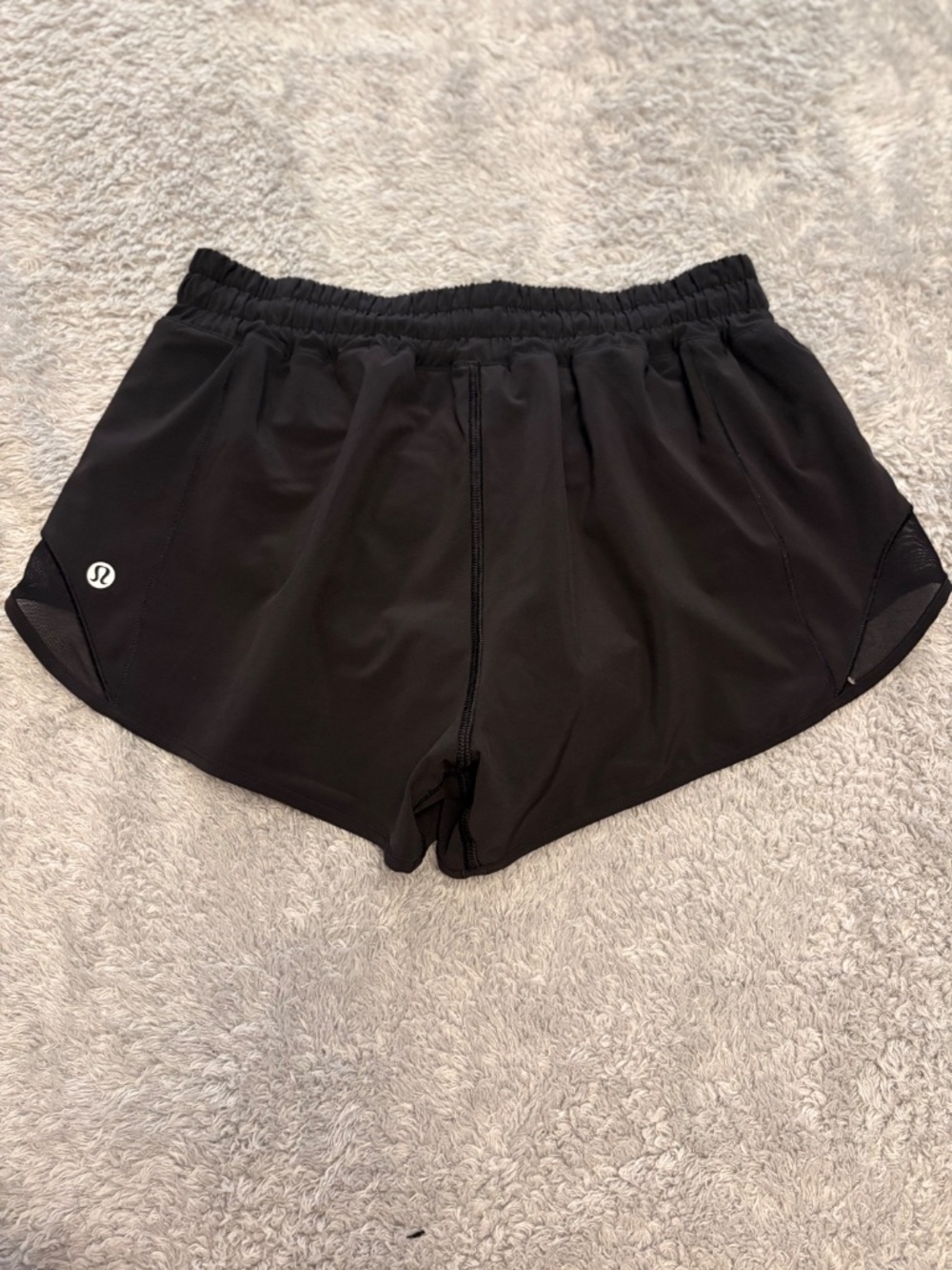 Lululemon 2.5" Black Hotty Hot Shorts Size 6 - Picture 4 of 7